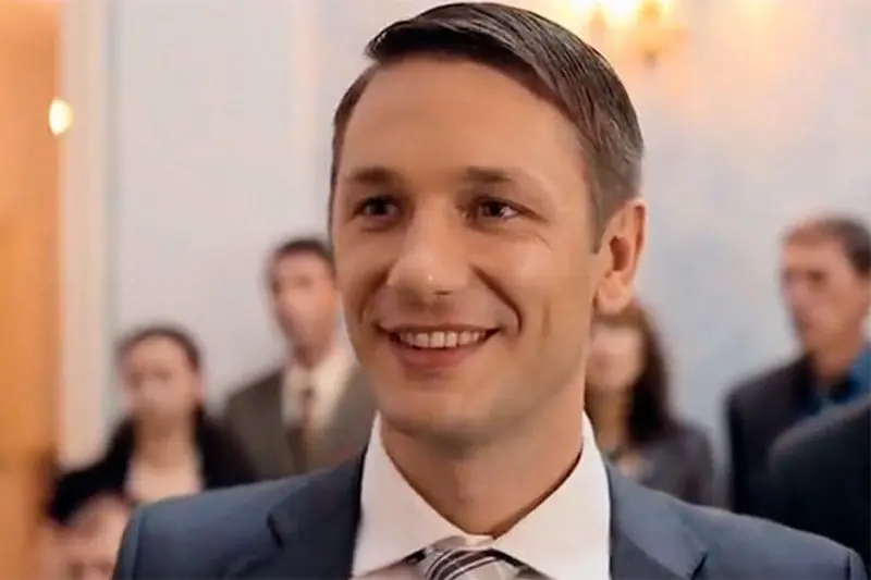 Александр Константинов (кадр из сериала «Карамель»)